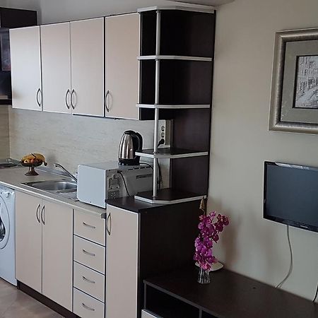 Tashevi Apartments Pomorie Bagian luar foto