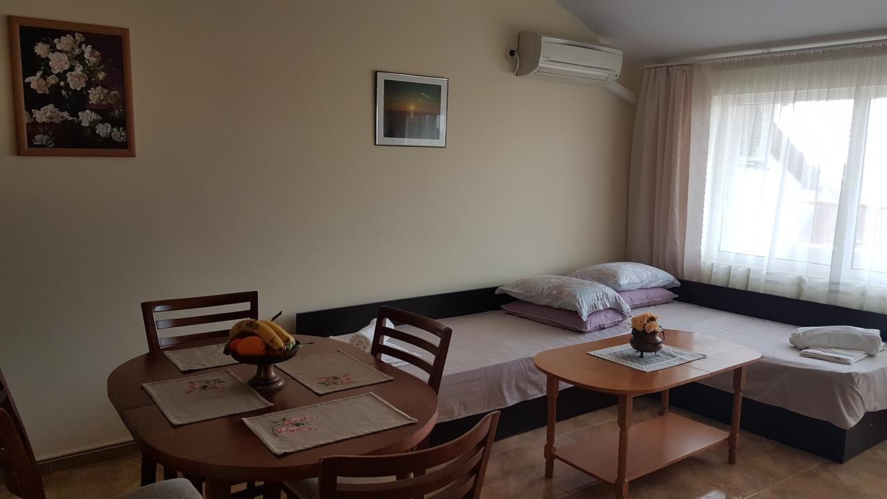 Tashevi Apartments Pomorie Bagian luar foto