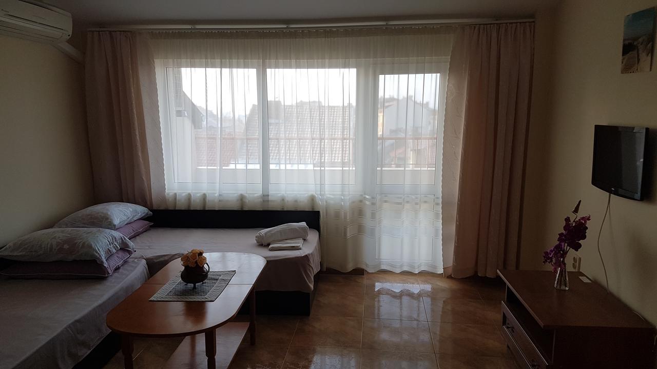 Tashevi Apartments Pomorie Bagian luar foto