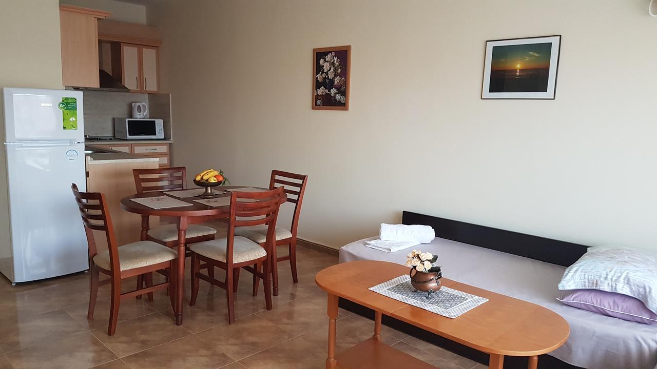 Tashevi Apartments Pomorie Bagian luar foto