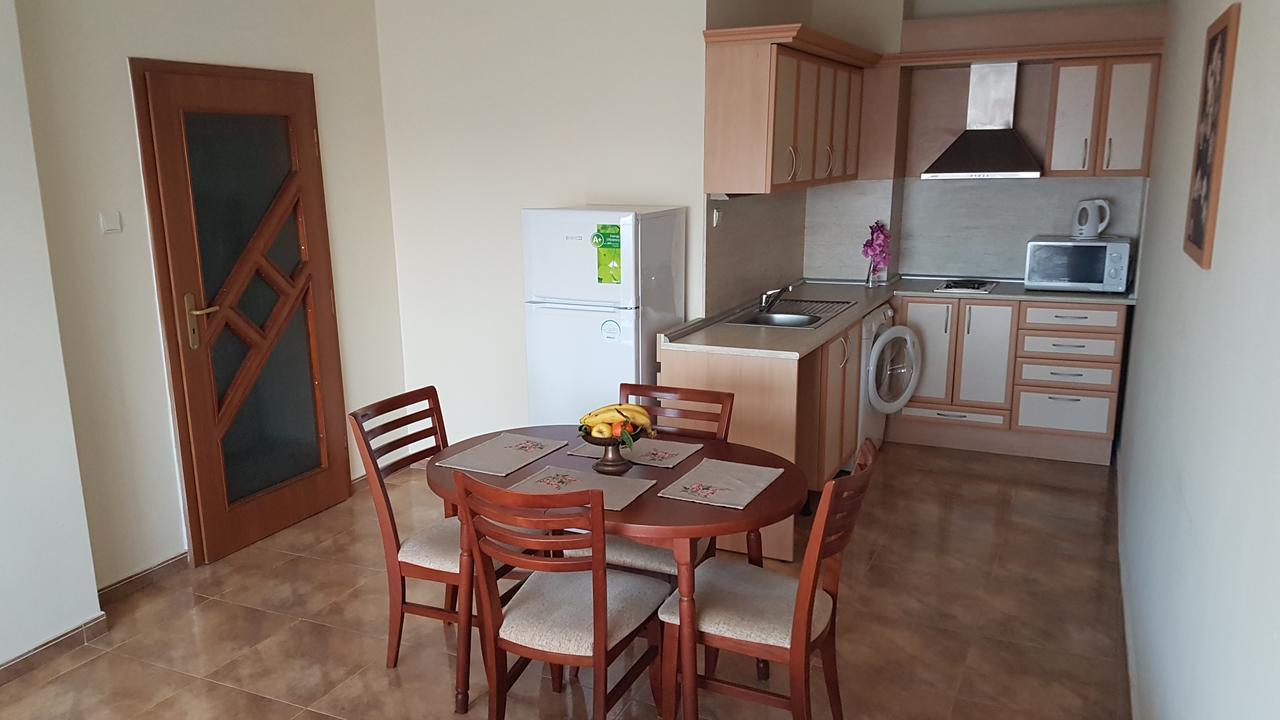 Tashevi Apartments Pomorie Bagian luar foto
