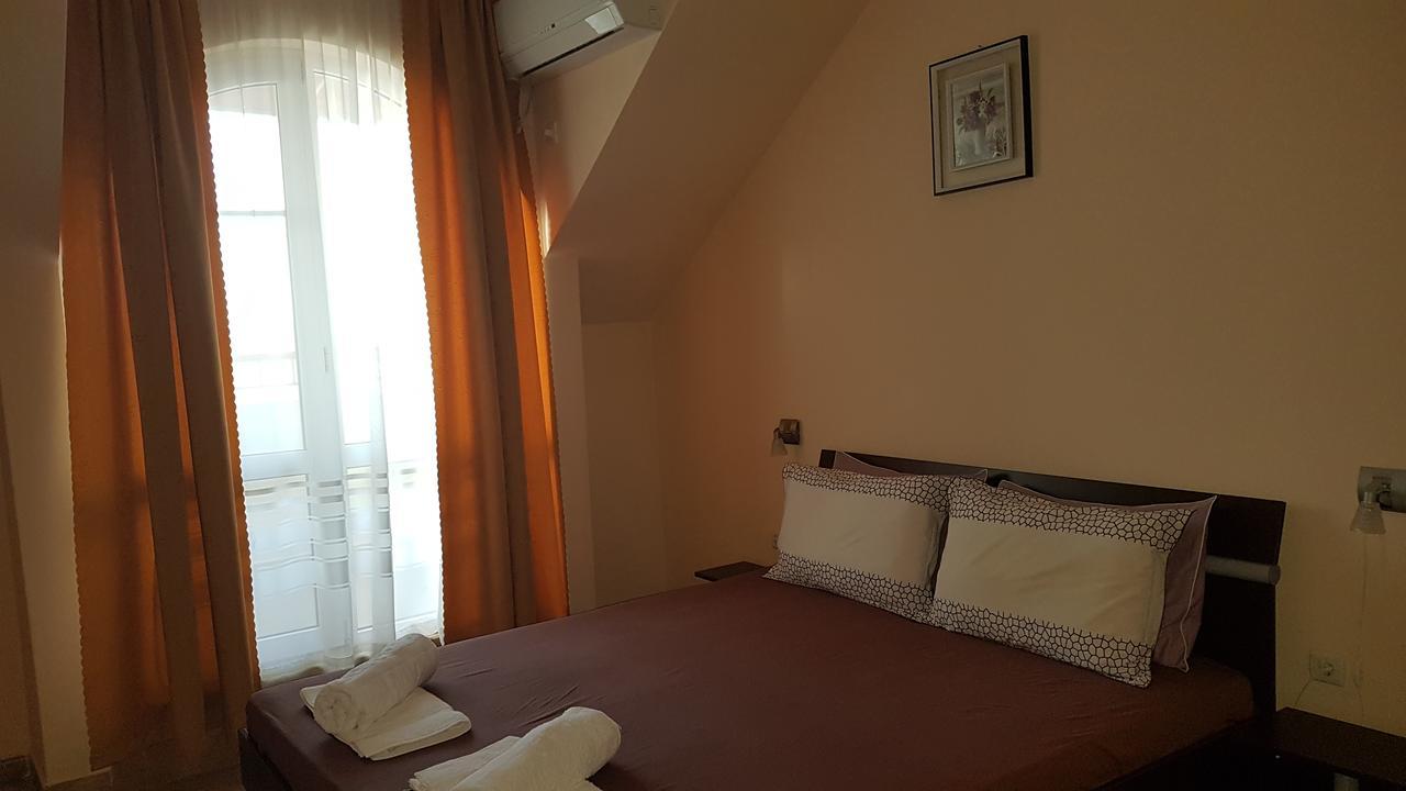 Tashevi Apartments Pomorie Bagian luar foto