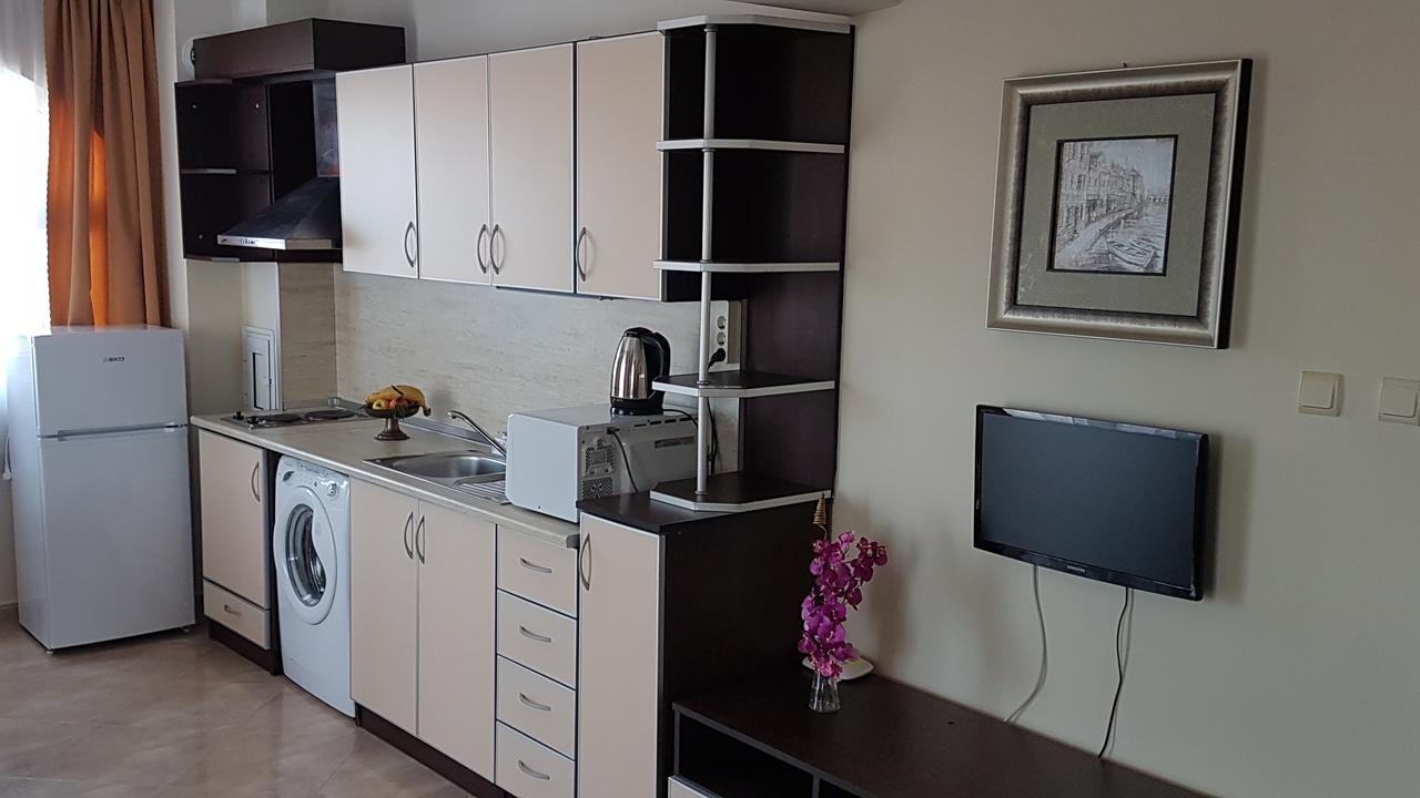 Tashevi Apartments Pomorie Bagian luar foto