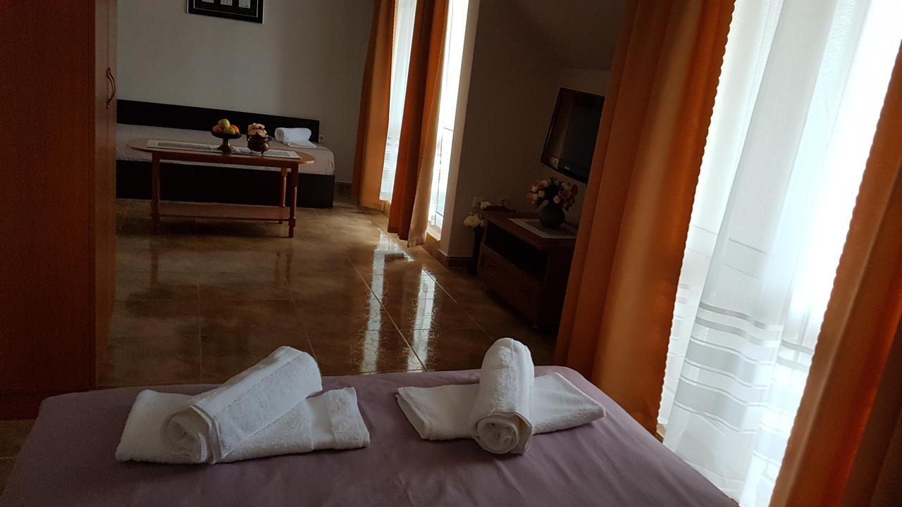 Tashevi Apartments Pomorie Bagian luar foto