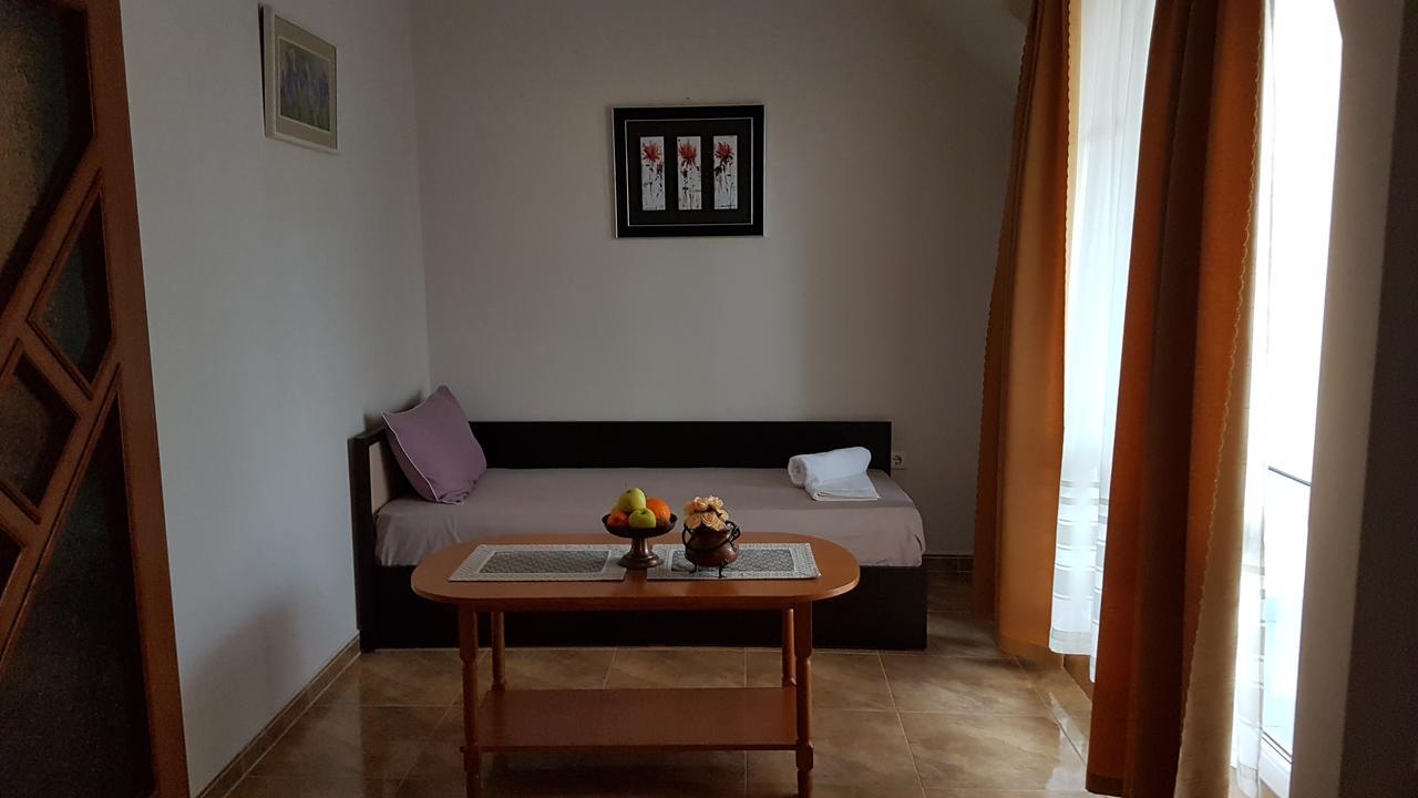 Tashevi Apartments Pomorie Bagian luar foto