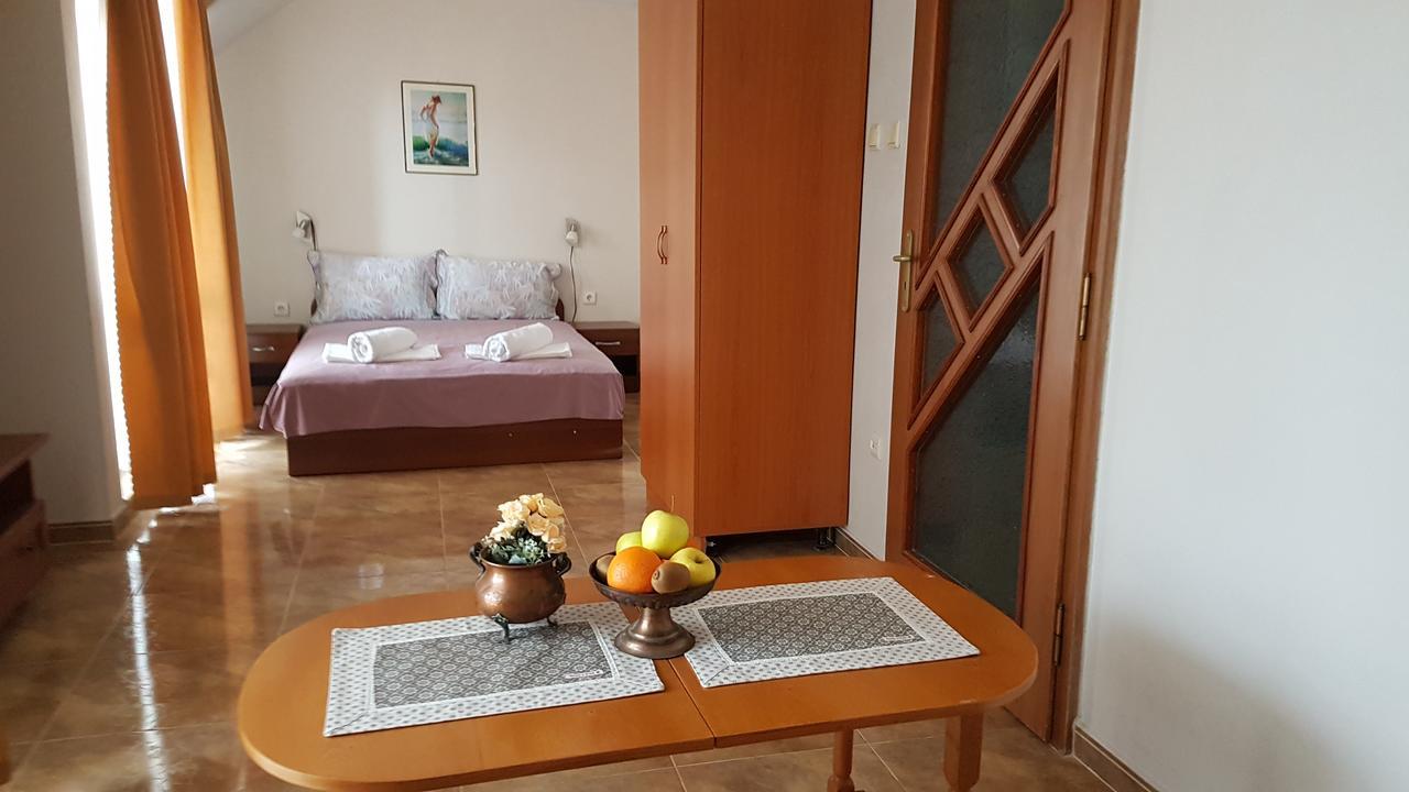 Tashevi Apartments Pomorie Bagian luar foto