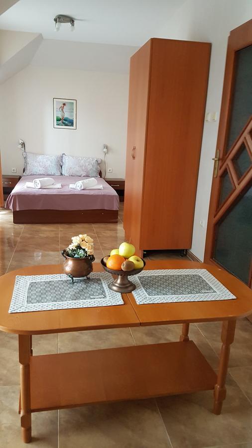 Tashevi Apartments Pomorie Bagian luar foto